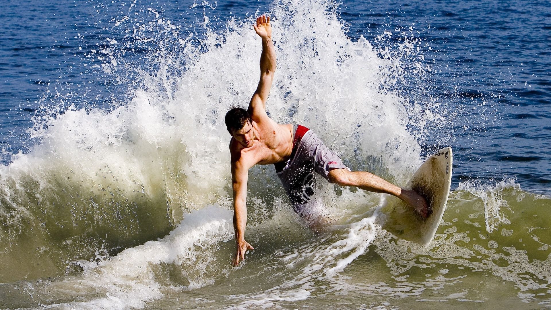 跳水难点克服韩国动作流畅，韩国跳水队的0分没白给