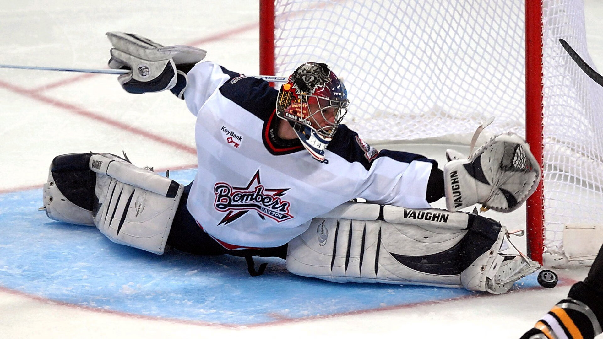 九游娱乐app下载-关键封盖：李磊封堵对手关键投篮，稳住胜局！