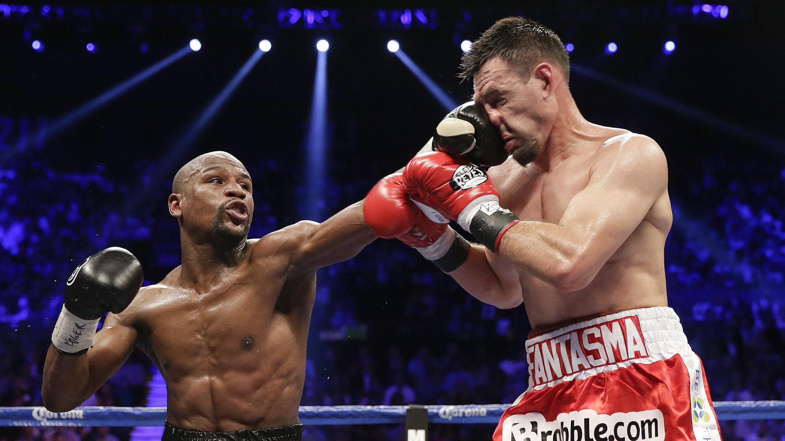 球星魅力：场上场下的多重角色解读，场上球员