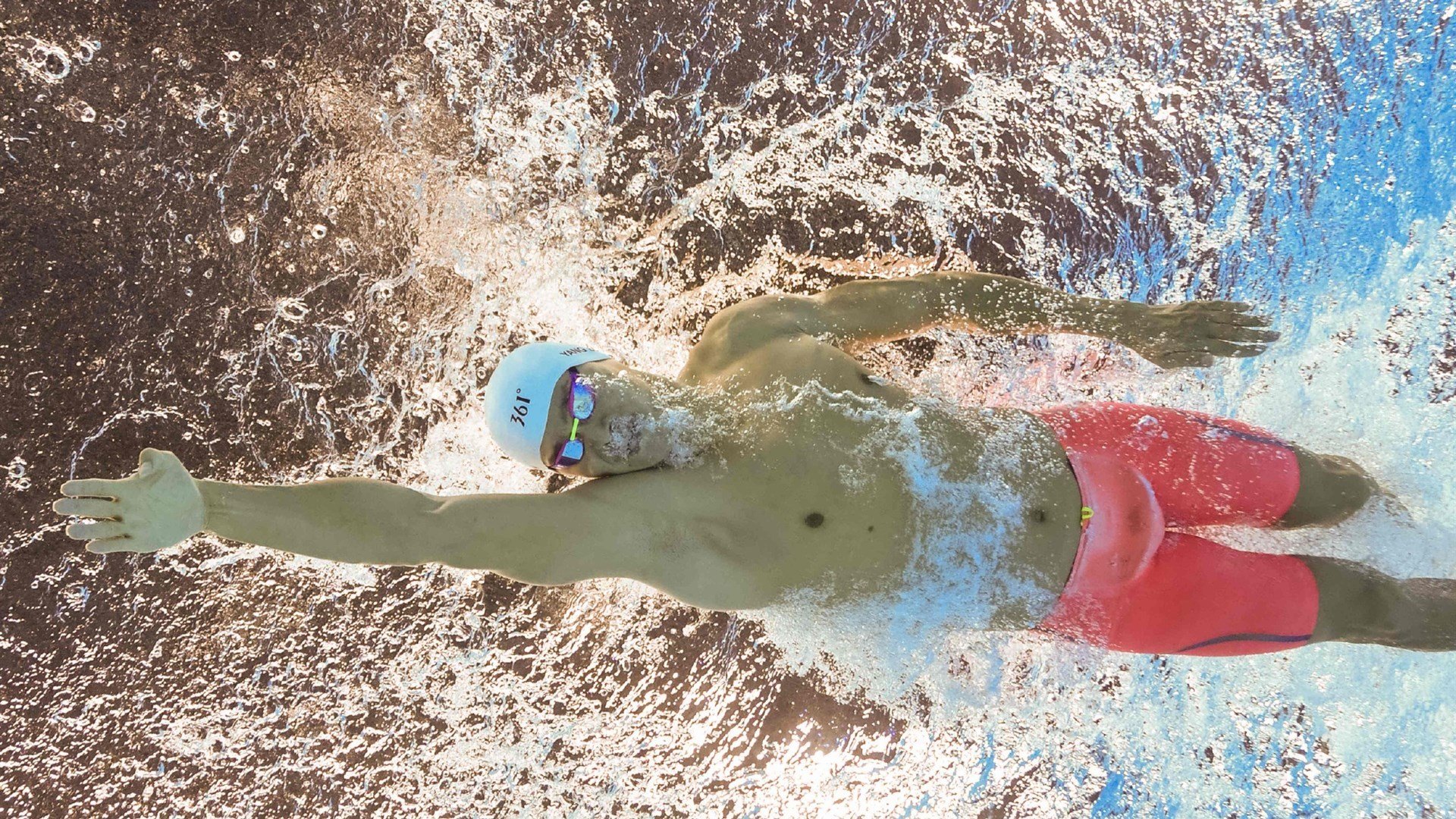 逆境奋战：那些不畏困难的足球英雄，足球奋斗